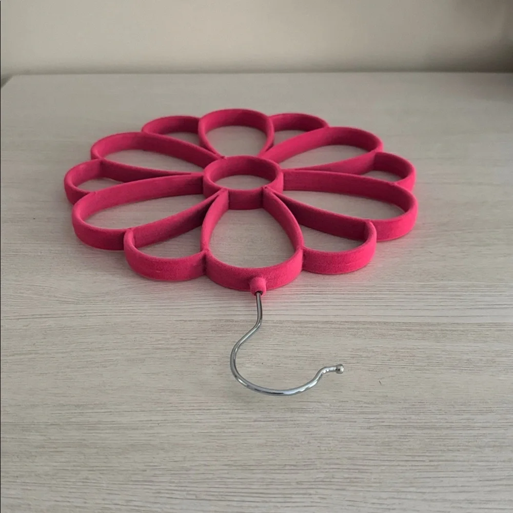 Pink Velvet Flower-Shaped Scarf Hanger GUC